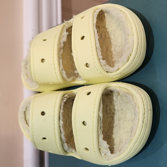 Crocs insulated sandals women's size 9 - Picture 4 of 7